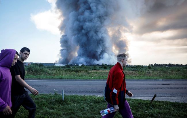 Massive fire erupts at one of Russia's largest Wildberries warehouses after explosions