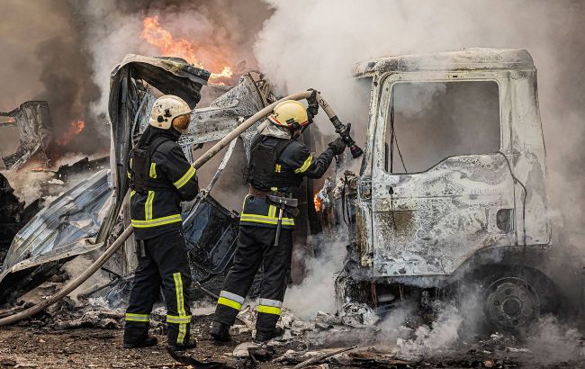 Russia strikes Ukrainian post vehicle in Zaporizhzhia: 2 workers injured