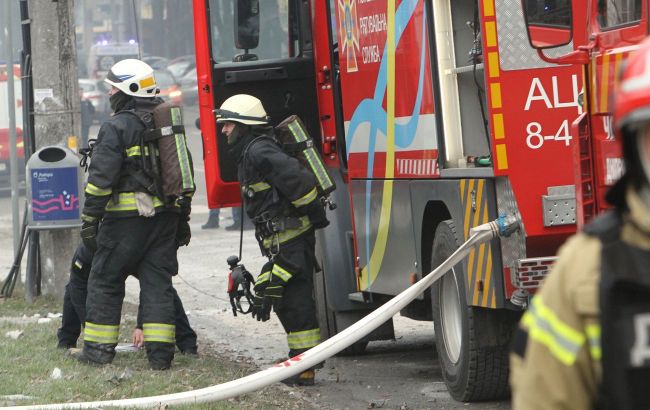 Russia strikes Kharkiv overnight, damaging metro entrances and injuring civilian