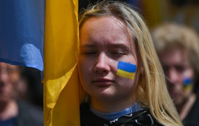 Protesters in Prague demand return of Ukrainian flag to National Museum