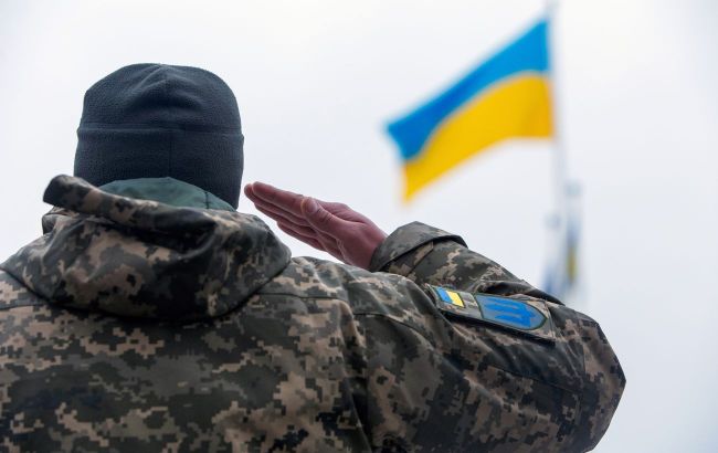 Ukrainian flag raised over border checkpoint with Russia by military forces