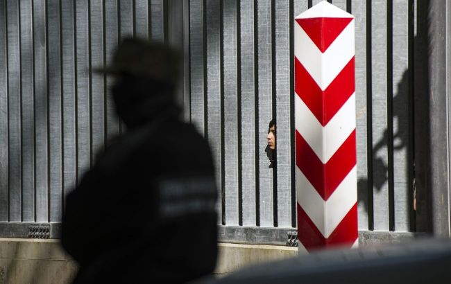 Ukrainian deported from Poland after arson threat over president's veto