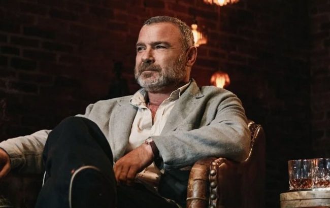 X-Men star Liev Schreiber arrives in Kyiv and visits site of Russian strike