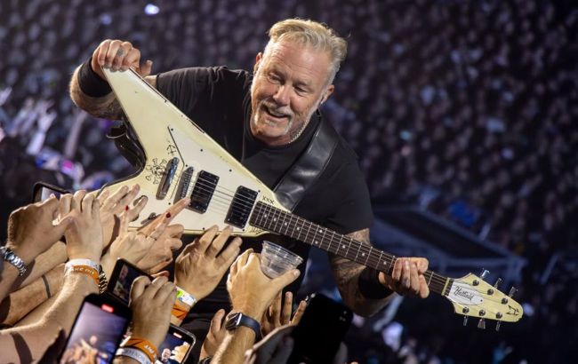 Metallica frontman calls Ukrainian fan special friend as stadium erupts in applause