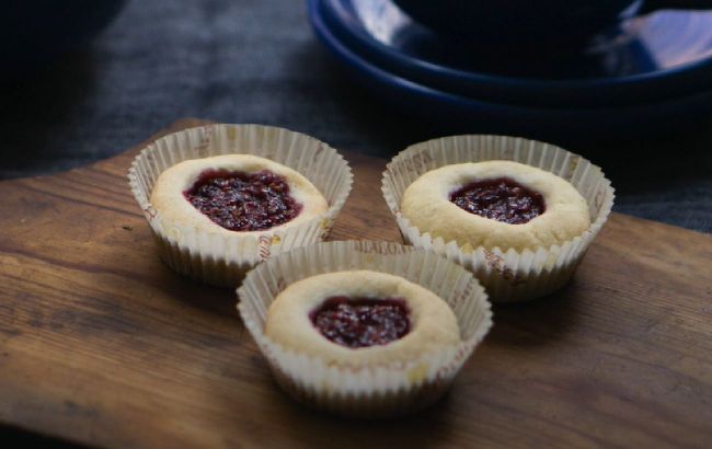 Cookie-muffin with raspberry jam - Recipe for aromatic baking from Sweden