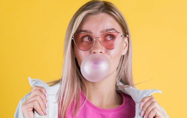Famous trainer explains chewing gum's weight loss myth