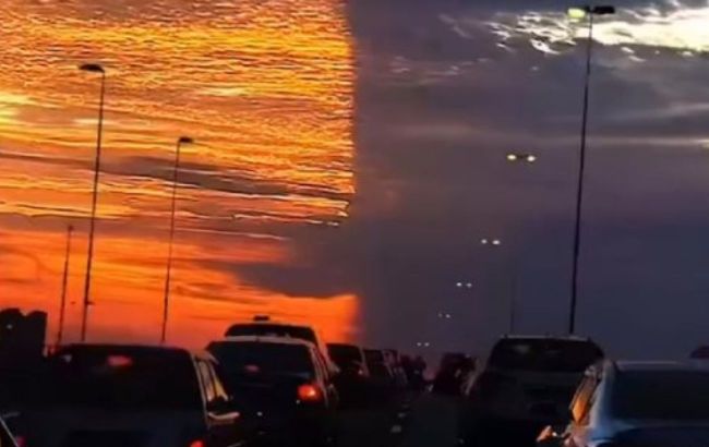 Sky in Florida split into two halves: Captivating moment of sunset