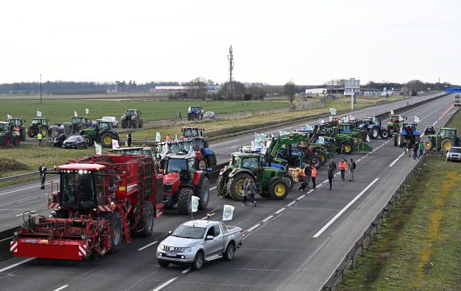 Czech farmers threaten to block border: Reason revealed