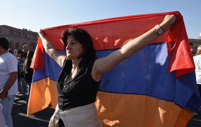 Protesters in Armenia storm govt building amid escalating conflict with Azerbaijan