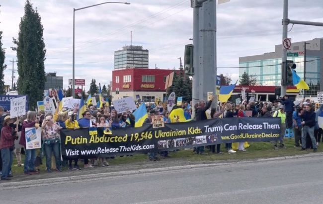 'Russian never again': large rally in Anchorage in support of Ukraine