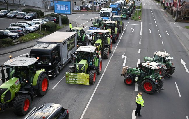 Road strikes in Germany: Farmers block roads, trains canceled