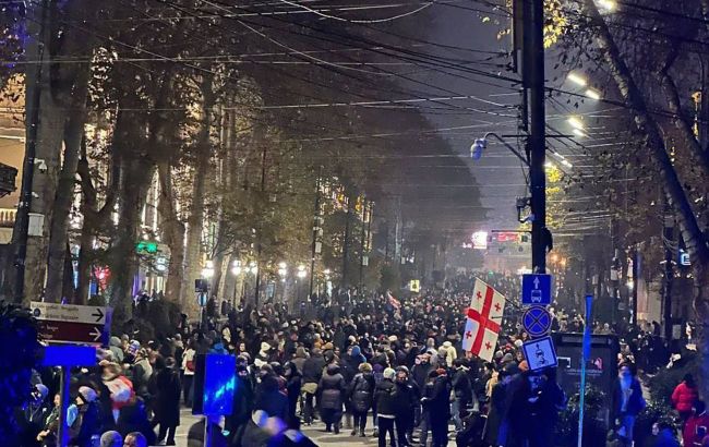 Civil servants join protests in Tbilisi