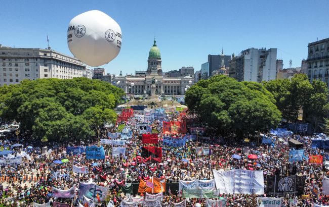 Argentina erupts in mass protests against President Milei's reforms