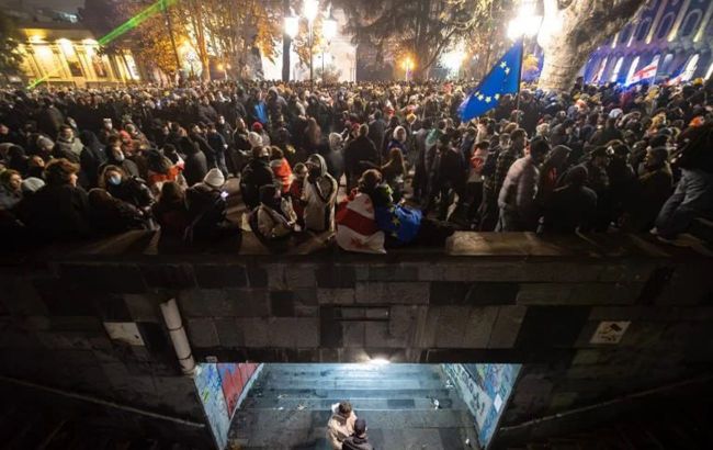 Protests erupt again in center of Tbilisi, with people being attacked by "titushky"