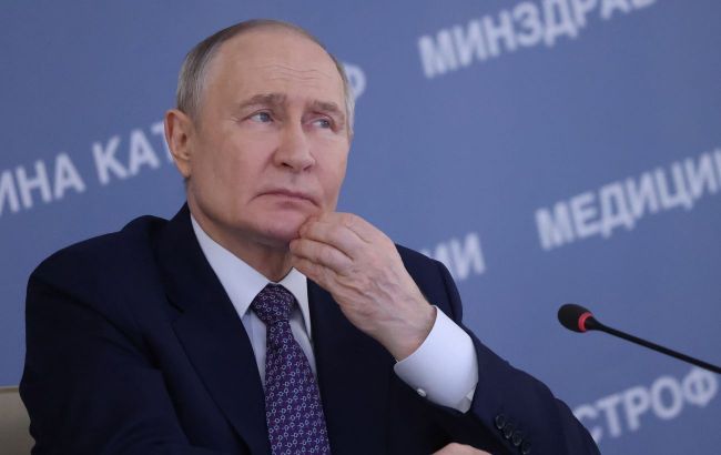 Putin cuts list of crimes that bar Russians from military contracts