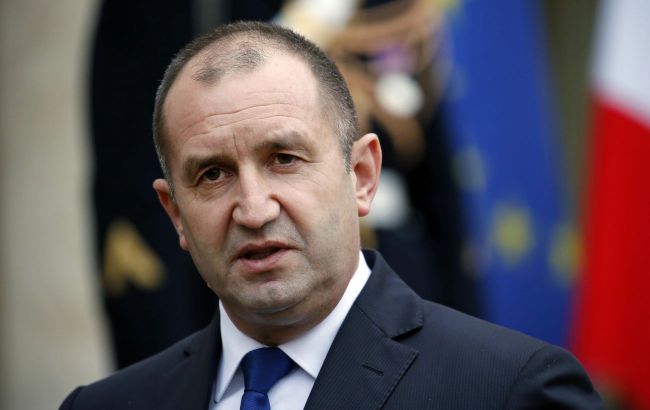 Bulgarian President vetoes armored vehicles supply to Ukraine
