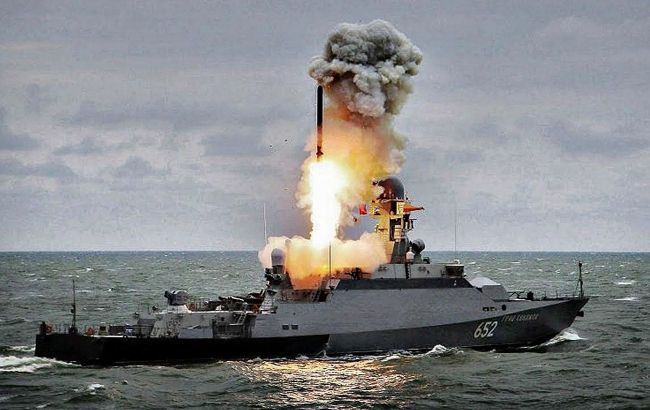 Ongoing storm in Black Sea forces Russian missile carriers to retreat