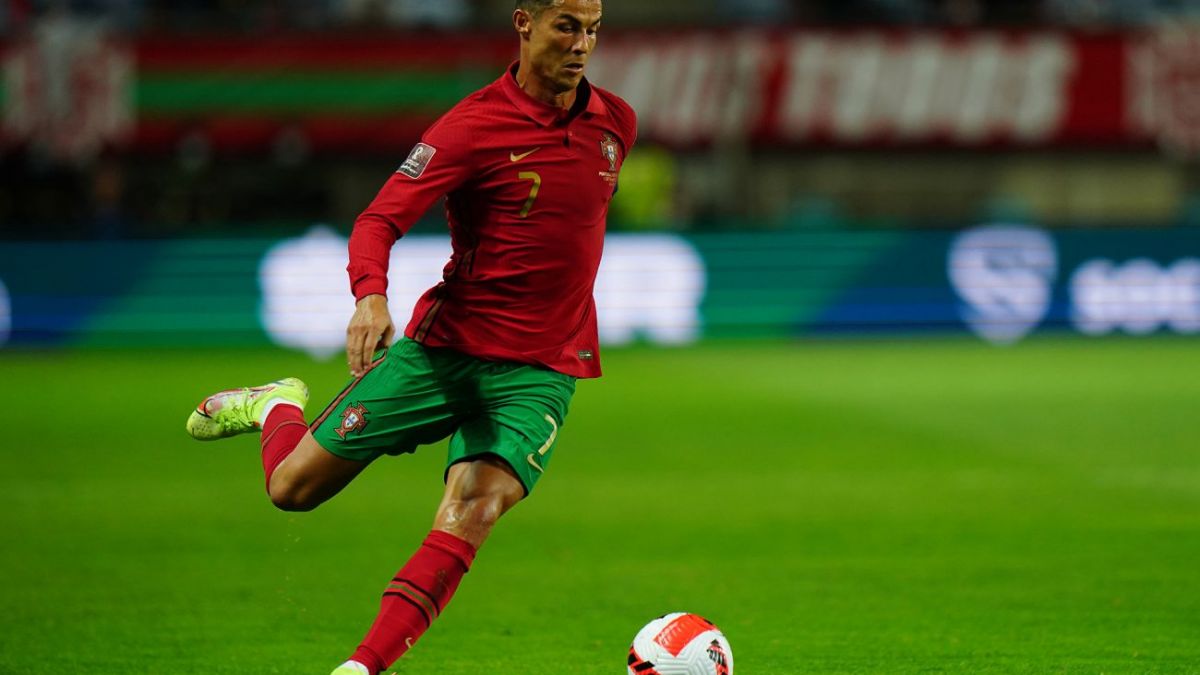 Ronaldo receives first-ever red card for Portugal in clash with Ireland