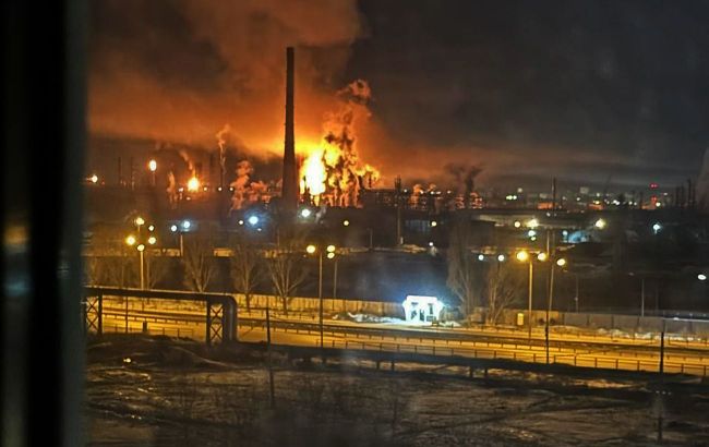 Russian oil refinery shuts down main unit after Ukrainian drone strike - Reuters