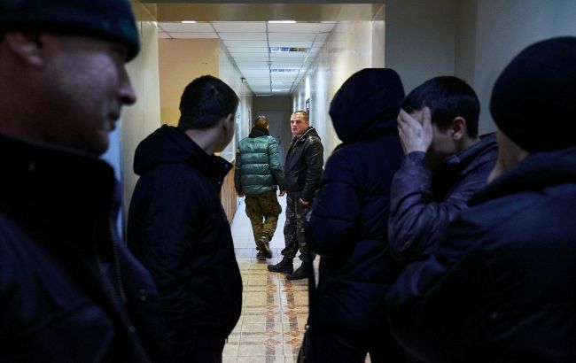 Hidden mobilization in Russia: Hundreds of thousands receive orders at military enlistment offices