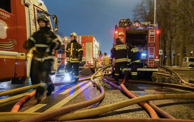 Massive fire breaks out in warehouse in Moscow suburbs