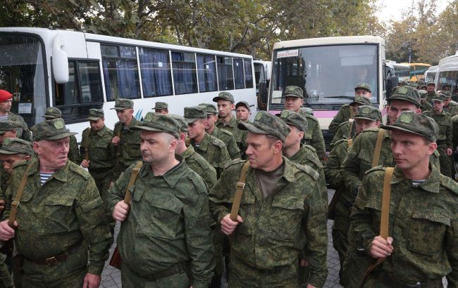 Russia pressures men to avoid announcing new mobilization, The Guardian reports