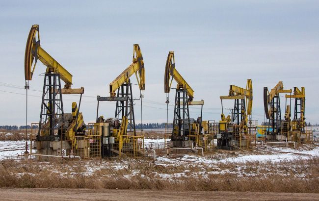 World oil prices risen due to issues in U.S. and Russian Federation