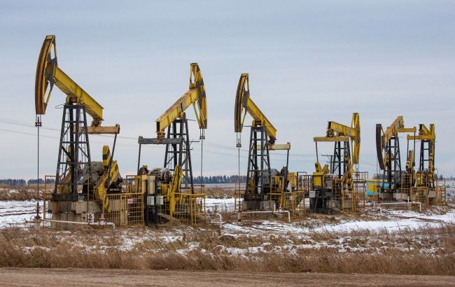 Western sanctions significantly harm Russia's oil sector, Reuters reports