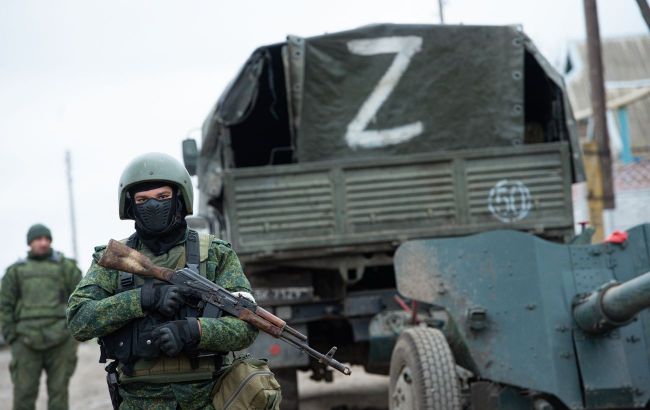Russian APC ran over civilian car in occupied Luhansk