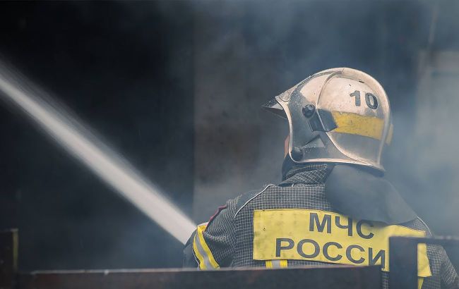 Massive fire engulfs Russian warehouse producing drone parts (photos, videos)