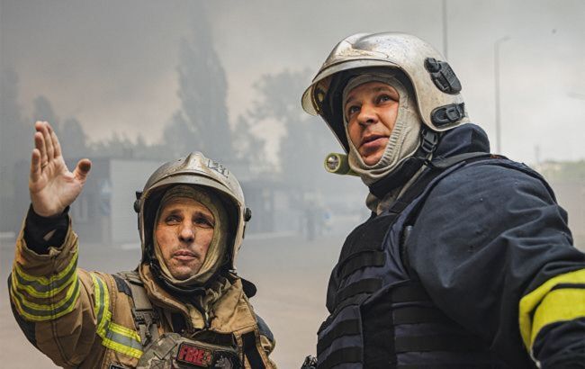 Dnipro hit by drones - High-rise building damaged, fires at kindergarten and vocational school