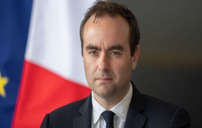 France vows not to abandon Ukraine as Trump calls for a new president