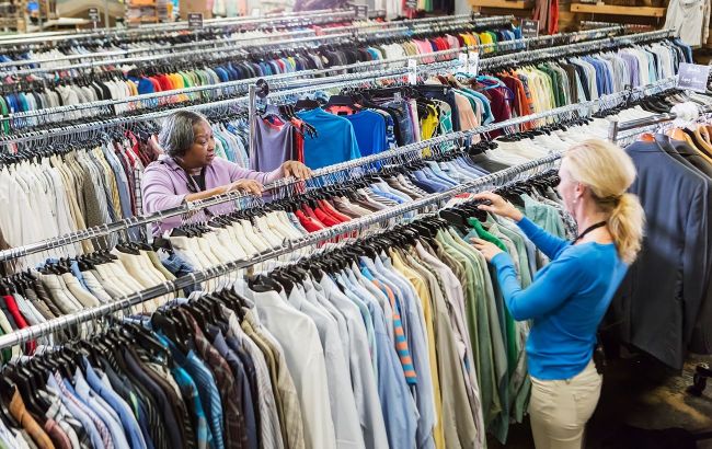US secondhand shopping spikes as Americans try to save money