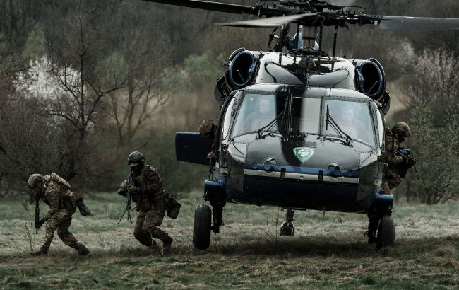 Ukraine's combat medics use helicopters to rescue critically wounded soldiers (photos, videos)