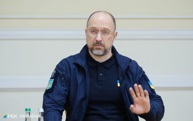 Parliament downsizing and oligarch war: What reform plan Ukraine's working on