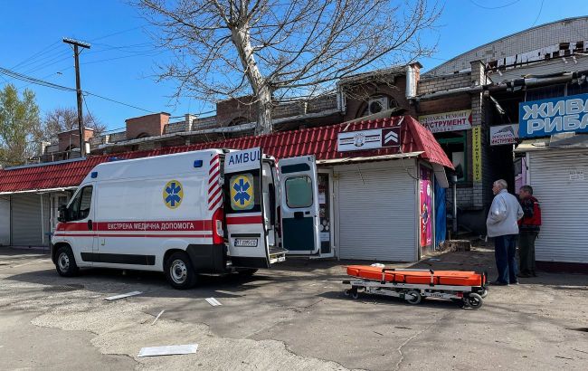 Russian attack hits ambulance crew in Ukraine's Kherson, medic injured