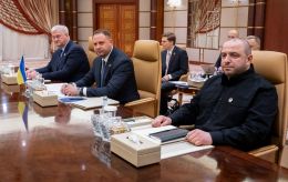 Ukrainian and UK ministers begin talks in London