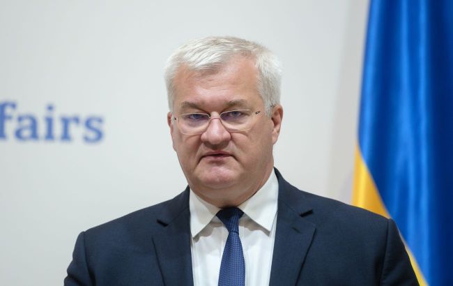 Ukraine's Foreign Ministry threatens sanctions over detention of bank collectors in Hungary