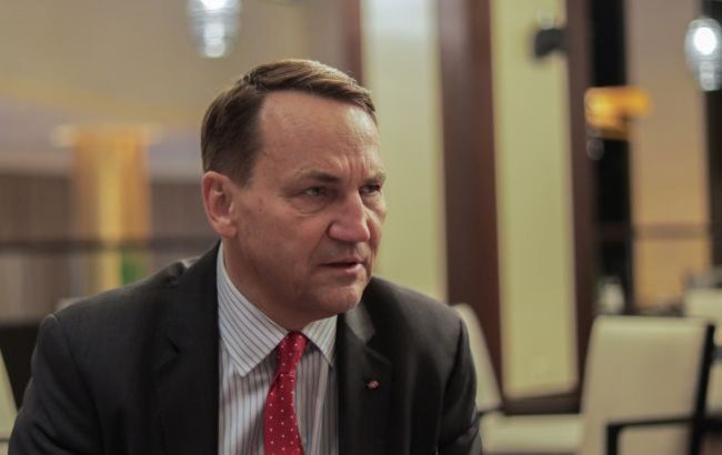 Sikorski warns Russia plans moves against Poland but lacks forces to attack
