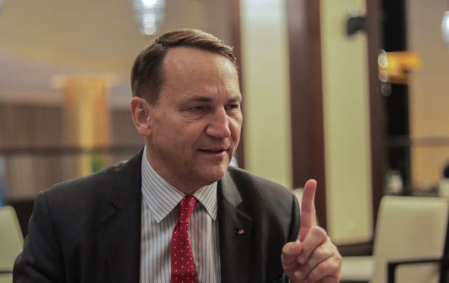 Sikorski hits back at US over proposal to soften stance on Russia
