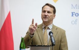 Sikorsky says Ukraine can fight on for 3 years, but Putin won’t last that long