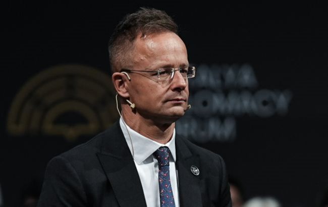 Hungary's FM rang Moscow directly from EU meetings to brief Lavrov &mdash; WP