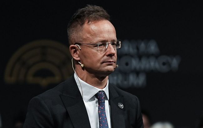 Former Hungarian foreign minister faces police probe over alleged bribery