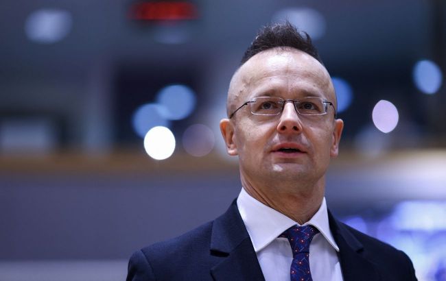 Hungarian Foreign Minister tells Zelenskyy to 'choose his tone' over criticism of Orbán