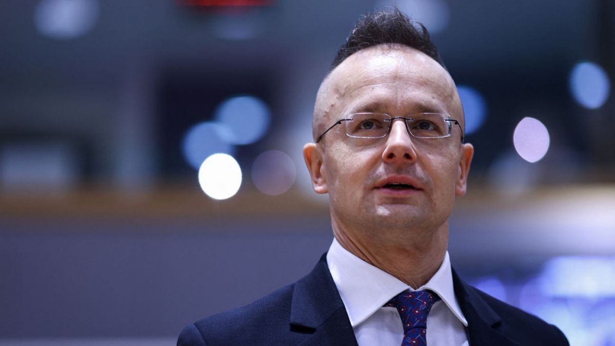 Poland skips Hungarian ambassador at EU handover: Szijj&aacute;rt&oacute; responds