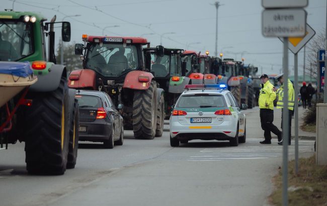 Czech, Slovak and other EU farmers join border protest, some Czech checkpoints blocked: Details