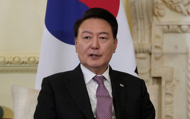 South Korea court issues arrest warrant for ousted president