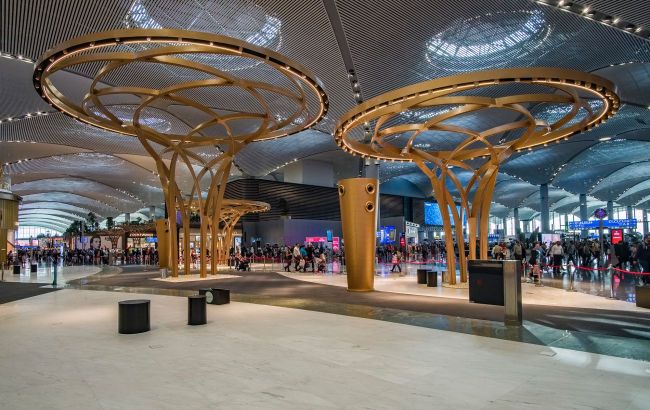 5 unusual airport attractions for travelers in different cities around the world