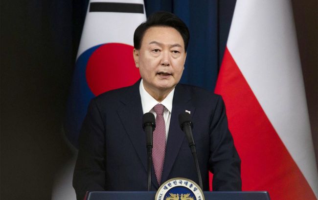 South Korean investigators attempting to arrest impeached President Yoon
