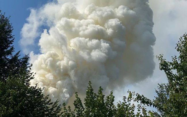 Near Moscow fire broke out at a battery factory: video